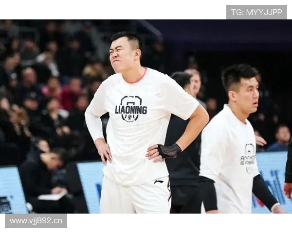 肘部动作是否犯规？裁判如何界定有意与无意的判罚标准