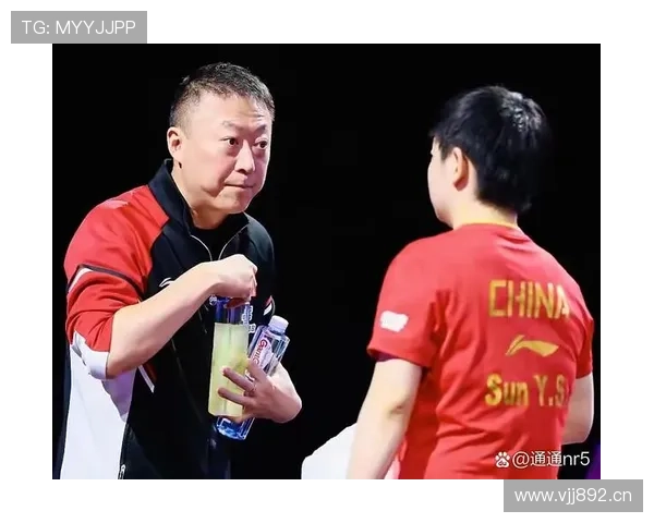 马琳家阳台种的不是花，是一片小型豪华会所，我看着银行卡先闭眼